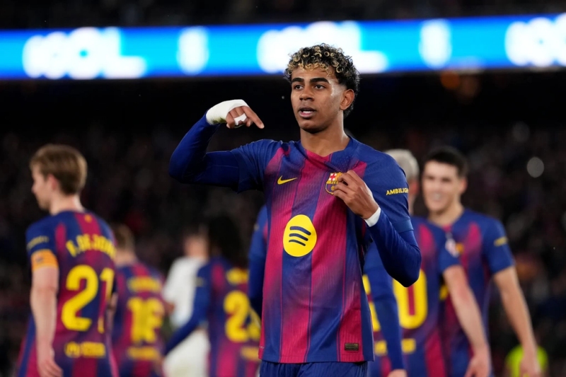 Lamine Yamal tỏa sáng, giúp Barcelona đánh bại Real Oviedo