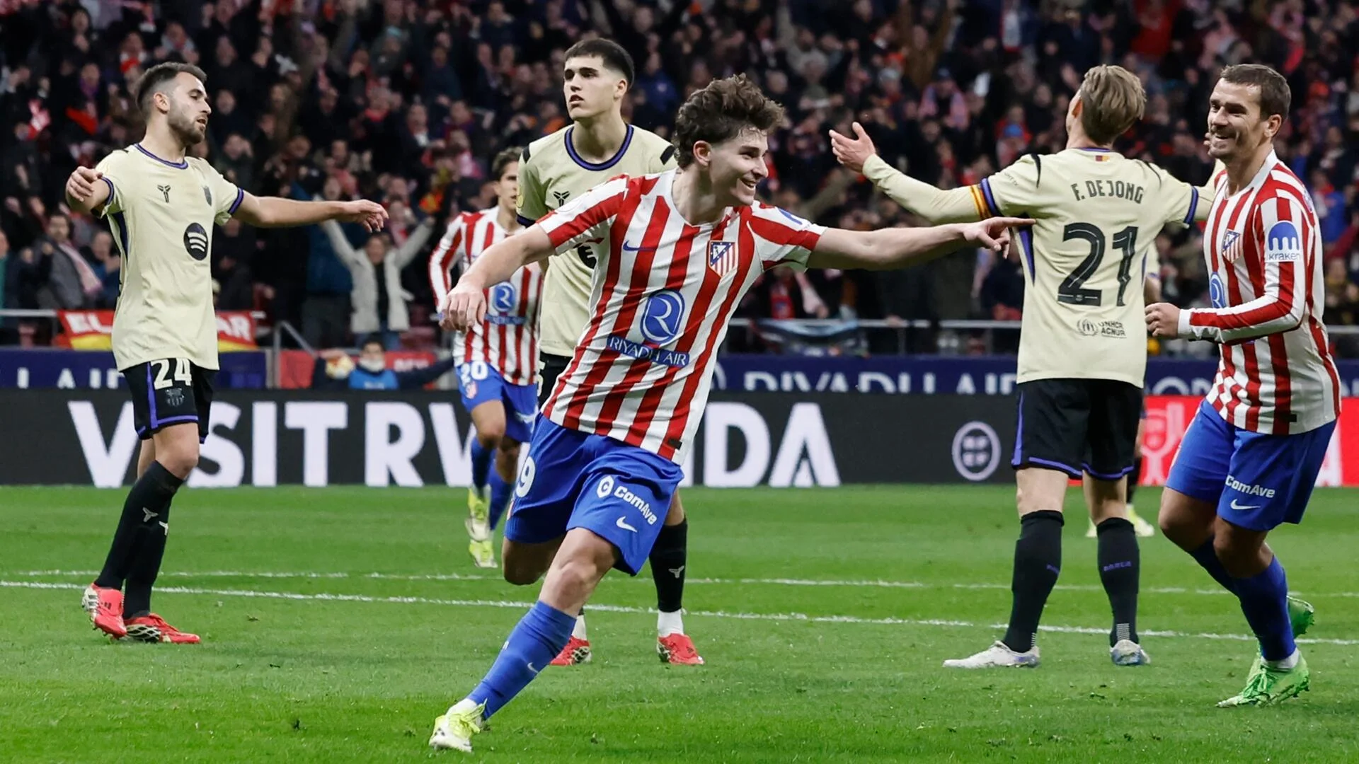Barcelona vỡ trận trước sức ép quá lớn